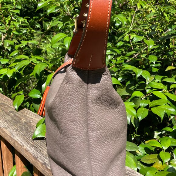 Dooney + Bourke Pebble Grain Page Sac - Gray + natural tassel - Picture 4 of 7